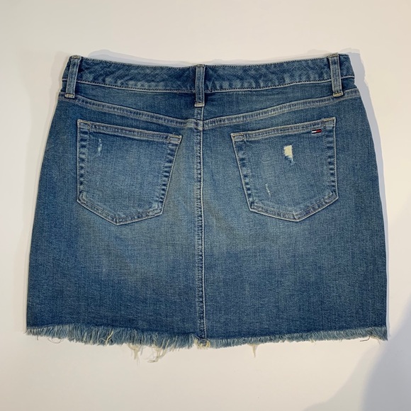 Tommy Hilfiger Women’s Distressed Jean Skirt Sz 8 - Picture 2 of 7